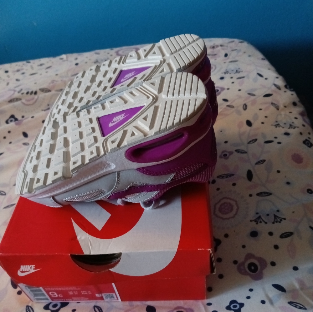 Toddler Nike sneakers